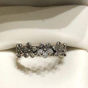 Pandora Sparkling Daisy Crown Ring